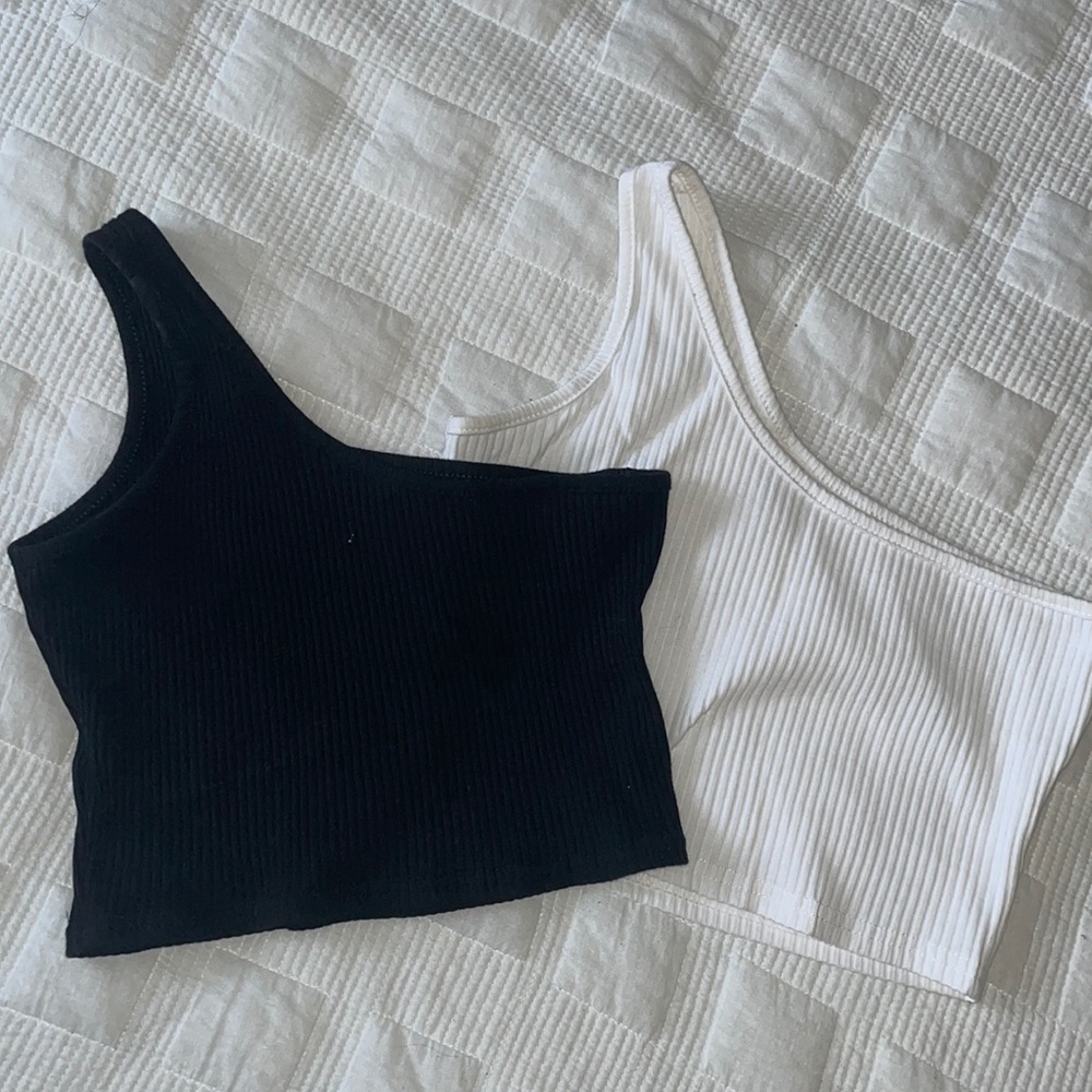 B&W Sleeveless One Shoulder Crop Tops⚫️⚪️ - Picture 2 of 6